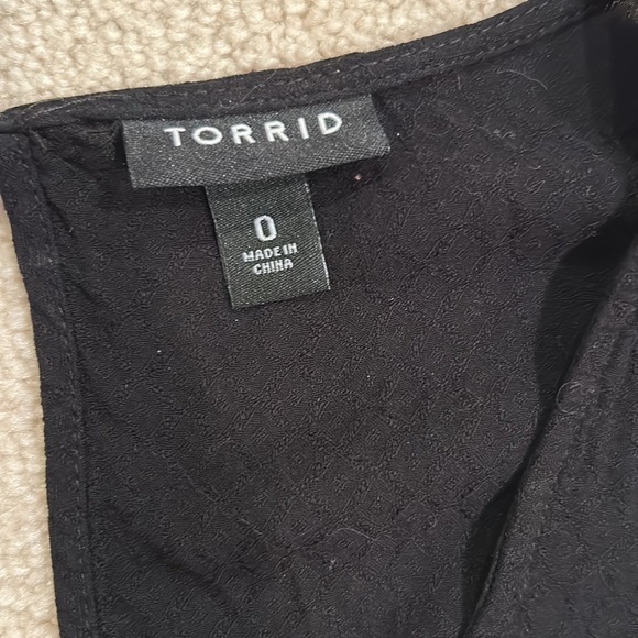 Torrid Black Cold Shoulder top Size 0 - Picture 4 of 5